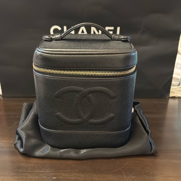 Chanel Caviar Leather Vanity Bag - Picture 3 of 9